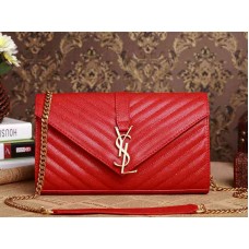 YSL közepes monogramos táska, piros szemcsés, púderes textúrájú, steppelt bőrből