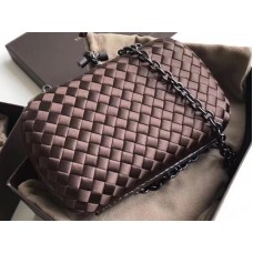 Bottega Veneta csomós kuplung Boucher Intreccio csokoládéban