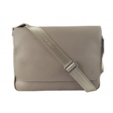 Louis Vuitton Taiga bőr Sasha Polaire