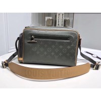 Louis Vuitton Monogram Titán Vászon Kameratáska M43884