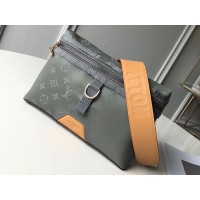 Louis Vuitton Monogram Titán Vászon Messenger Táska Pm M43889