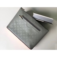 Louis Vuitton Monogram Titán Zsebtáska Cosmos m63240