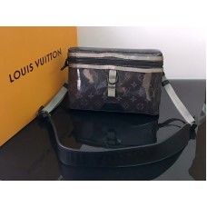 Louis Vuitton Monogram Eclipse Glaze Discovery Messenger Táska Pm M52218